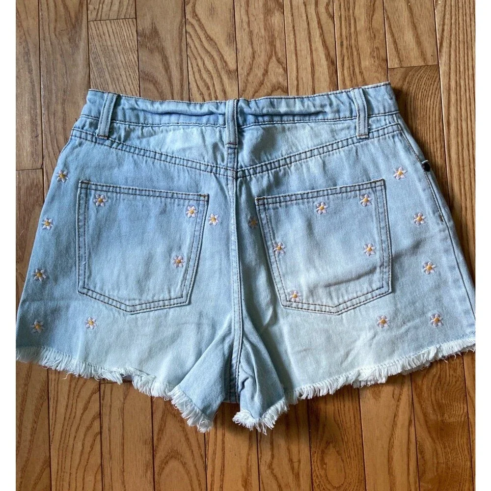 Easel shorts floral embroidered Jean shorts 100% cotton Nwot flowers distressed